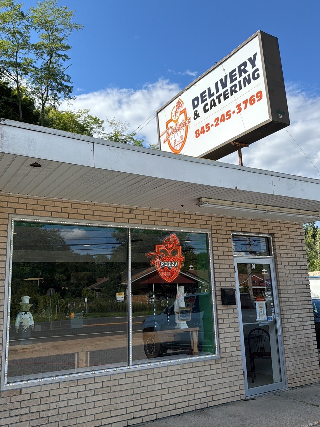 Delizia's Pizza storefront on Route 9W in Newburgh, New York